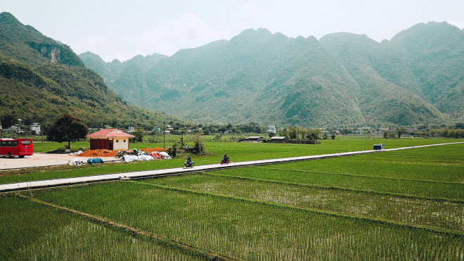 Du khách Sài Gòn ngỡ ngàng trước cảnh đẹp như tranh vẽ ở Mai Châu - 1