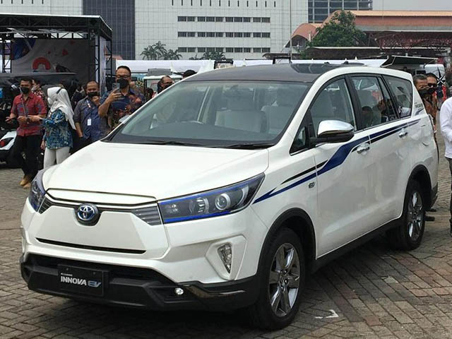 Toyota Innova phiên bản chạy điện bất ngờ lộ diện