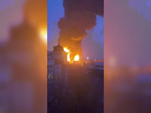 Kho dầu bốc cháy ngùn ngụt, Nga tố 2 trực thăng Ukraine xâm nhập tấn công