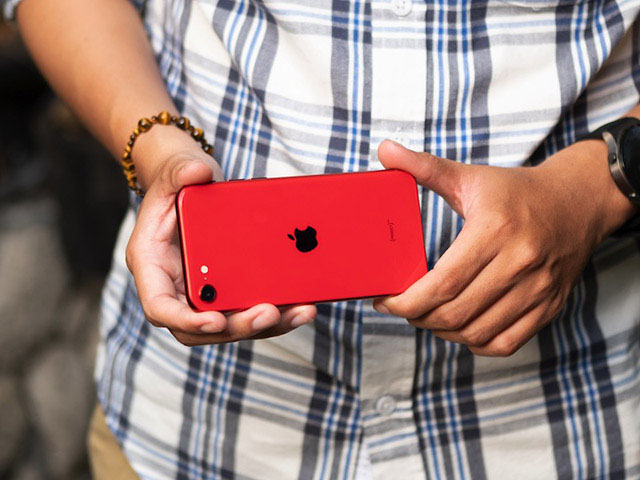 Lướt nhanh iPhone SE 2022 - đã đến lúc nên từ bỏ mua iPhone giá rẻ?