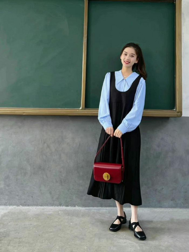 Cô giáo xinh như hot girl khiến dân tình bấn loạn, trang phục đi dạy càng gây chú ý - 1
