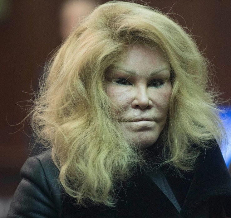 Một tỉ phú khác là bà Jocelyn Wildenstein cũng từng sở hữu khối tài sản “khủng” lên tới hàng tỷ USD, nhưng sau đó nữ đại gia này đã phải tuyên bố phá sản hoàn toàn vào năm 2018.
