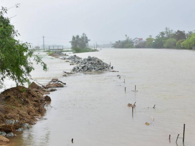 Đi vào đường ngập đã rào cấm, nam thanh niên bị lũ cuốn tử vong