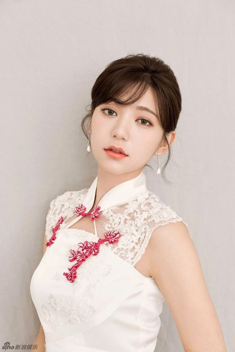 Cô từng bị cộng đồng mạng tẩy chay, đòi "đuổi khỏi showbiz" vì thái độ vô lễ, ngạo mạn với trưởng bối.