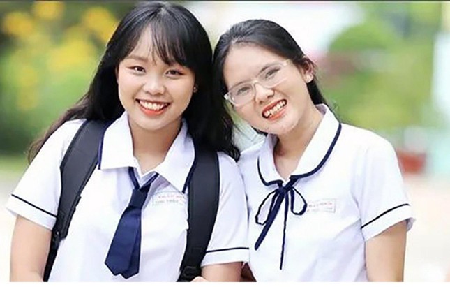 Đinh Thị Thu Thảo và Phạm Trần Tâm Trang là hai thủ khoa có điểm đầu vào cao nhất trường ĐH Đồng Nai.