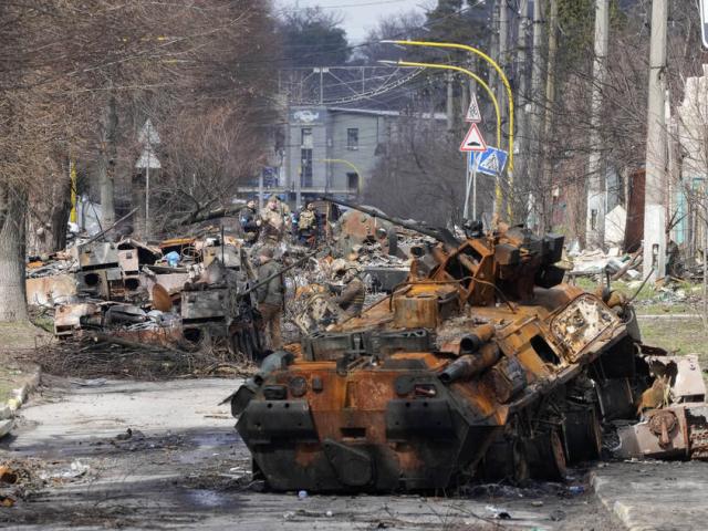 Chiến sự Ukraine: Nga tiếp quản Mariupol, pháo kích khốc liệt ở Lugansk