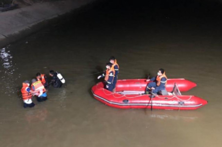 5 học sinh mất tích trên sông, tìm thấy 2 thi thể