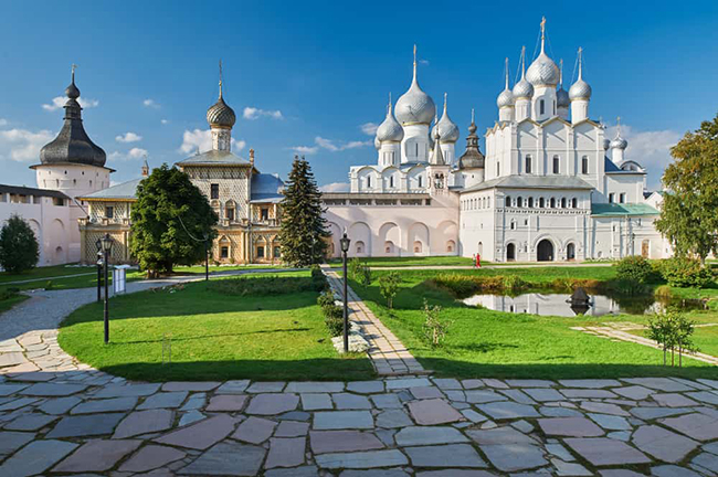 Nhiều di tích trong các thành phố này được UNESCO bảo vệ vì giá trị của chúng không chỉ đối với lịch sử Nga mà còn đối với lịch sử thế giới nói chung. 
