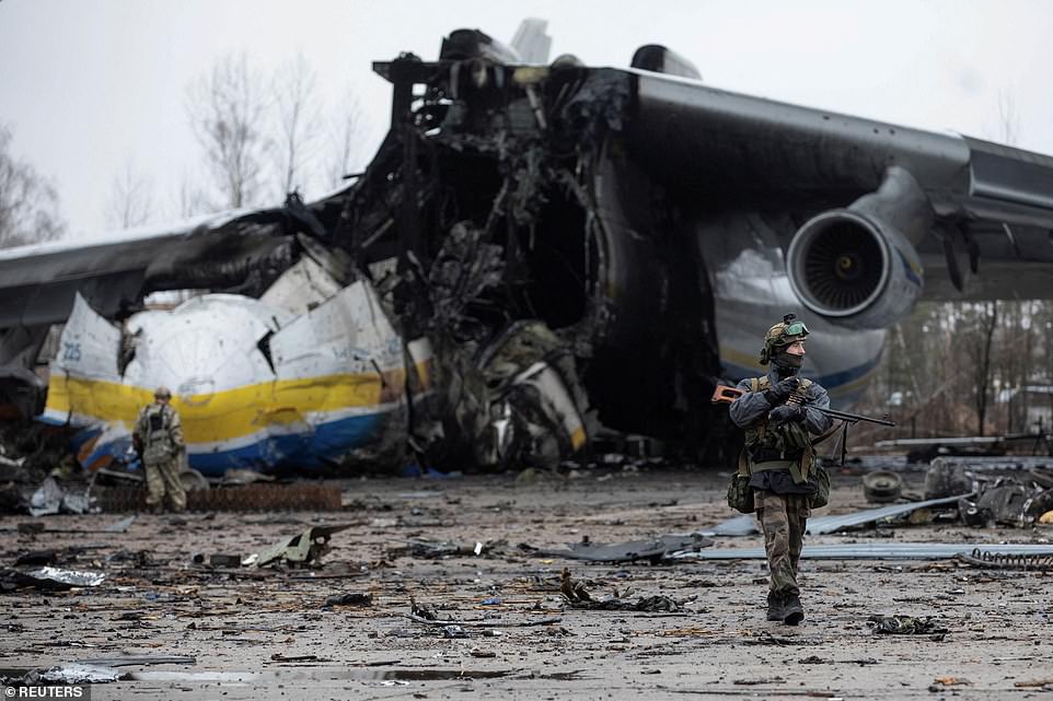 Nga và Ukraine đều cho rằng bên kia chịu trách nhiệm về việc chiếc AN-225 bị phá hủy.