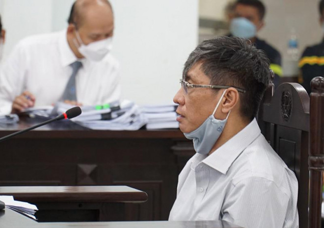 Bị cáo Lê Đức Vinh, cựu Chủ tịch UBND tỉnh Khánh Hòa trả lời thẩm vấn. Ảnh: LÊ HIỀN