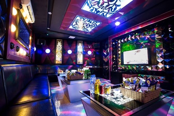 Quán karaoke, massage, quán bar...được hoạt động trở lại. Ảnh minh hoạ.