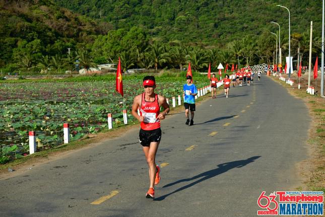 Cặp đôi 7X chạy marathon nhanh nhất Việt Nam: Chạy giải Tiền Phong để…nhớ ngày cưới - 3