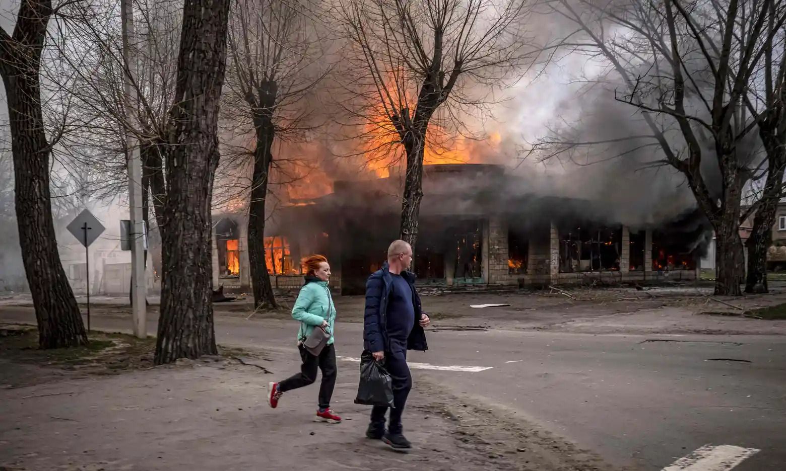 Lực lượng Nga đang dồn về Donbass ngày càng đông, Kiev cảnh báo (ảnh: Daily Mail)