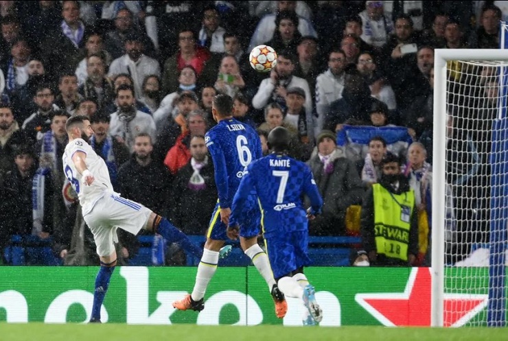 &#34;Siêu nhân&#34; Benzema kéo sập Stamford Bridge, Chelsea dễ thành cựu vương cúp C1 - 4