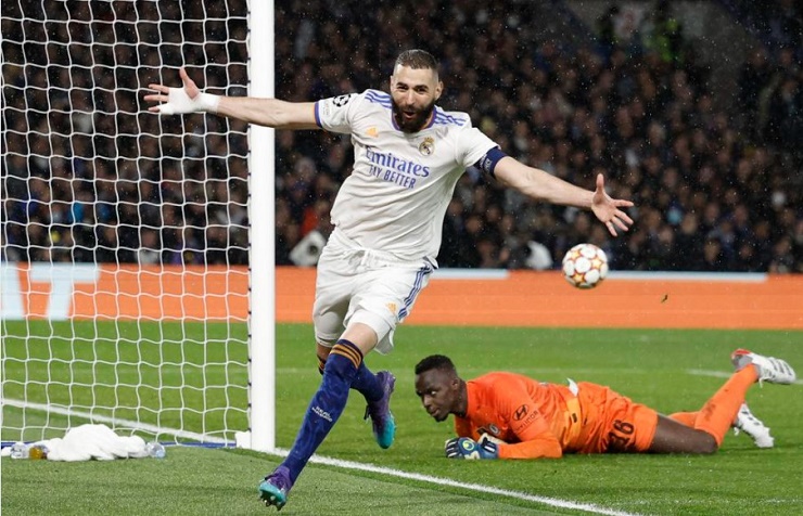 Benzema tỏa sáng với cú hat-trick vào lưới Chelsea