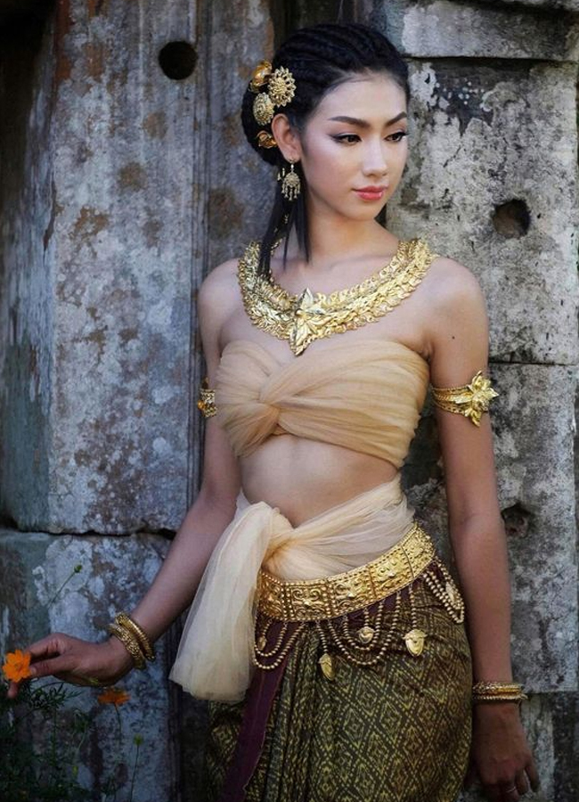 Trước đây, đa số phụ nữ Campuchia đều gây ấn tượng bởi làn da bánh mật đặc trưng, toát lên vẻ khỏe khoắn.
