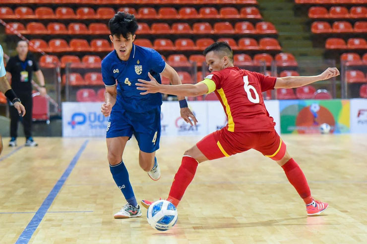 ĐT futsal Việt Nam đã nhập cuộc với thế trận đôi công khá dũng cảm trước đối thủ trên cơ Thái Lan
