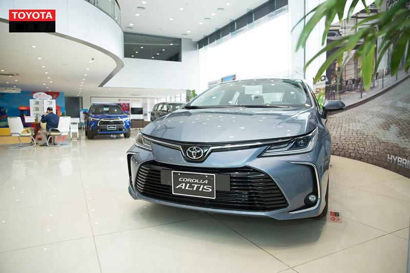 Mặt trước xe Corolla Altis 2022 nhìn năng động, trẻ trung hơn phiên bản cũ