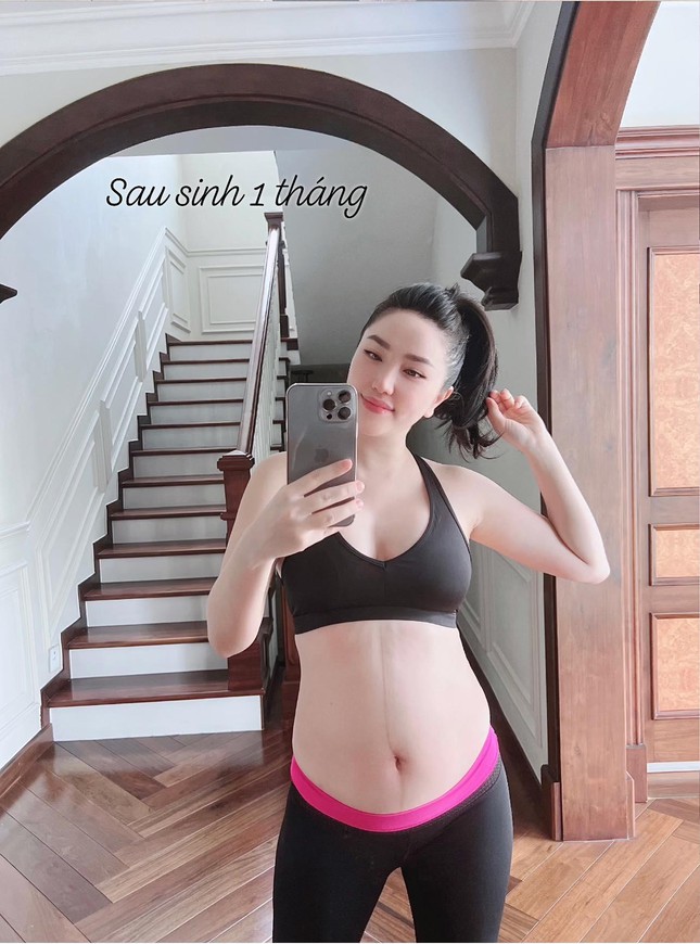 Bao Thy shows off her beautiful waist after giving birth like a girl - 5