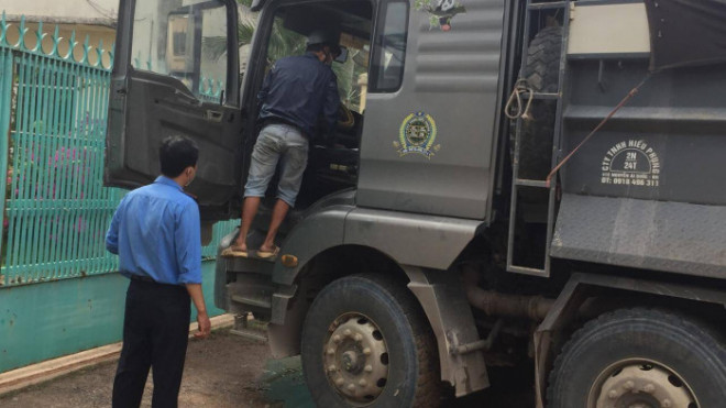 Để né tránh lực lượng chức năng giới tài xế, chủ xe, lập các nhóm trên mạng xã hội bố trí người theo dõi