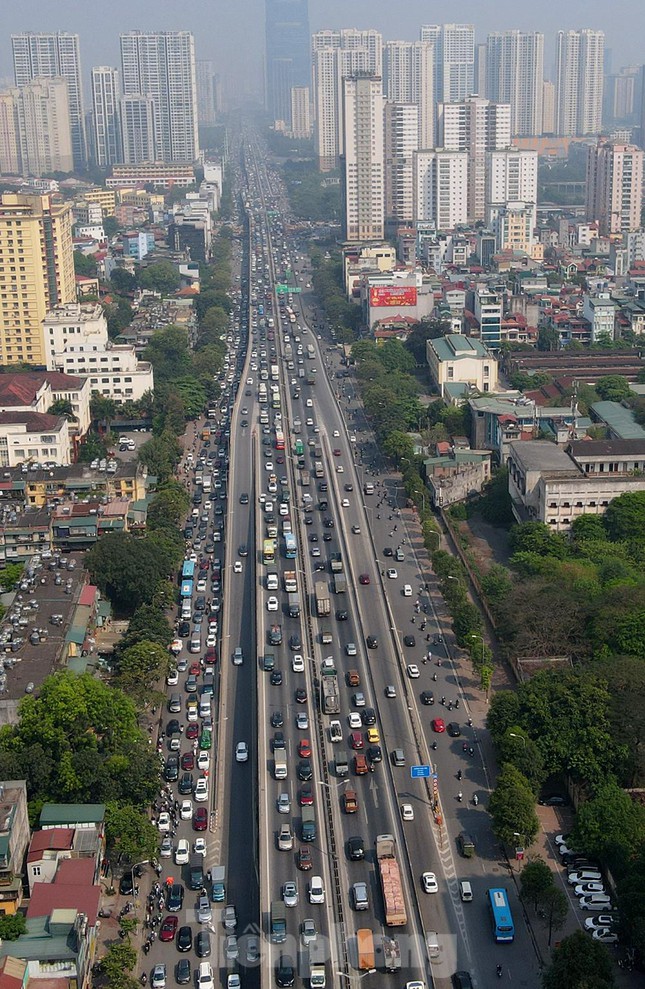 Ùn tắc gần 10km đường vành đai 3 trên cao từ bến xe Mỹ Đình hướng về bến xe Nước Ngầm