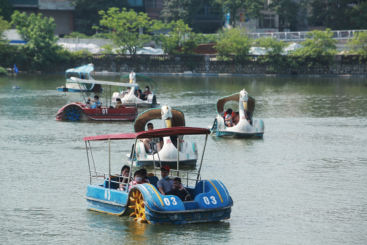 “Biển người” chen chân trong Vườn thú Thủ lệ ngày đầu nghỉ lễ - 13