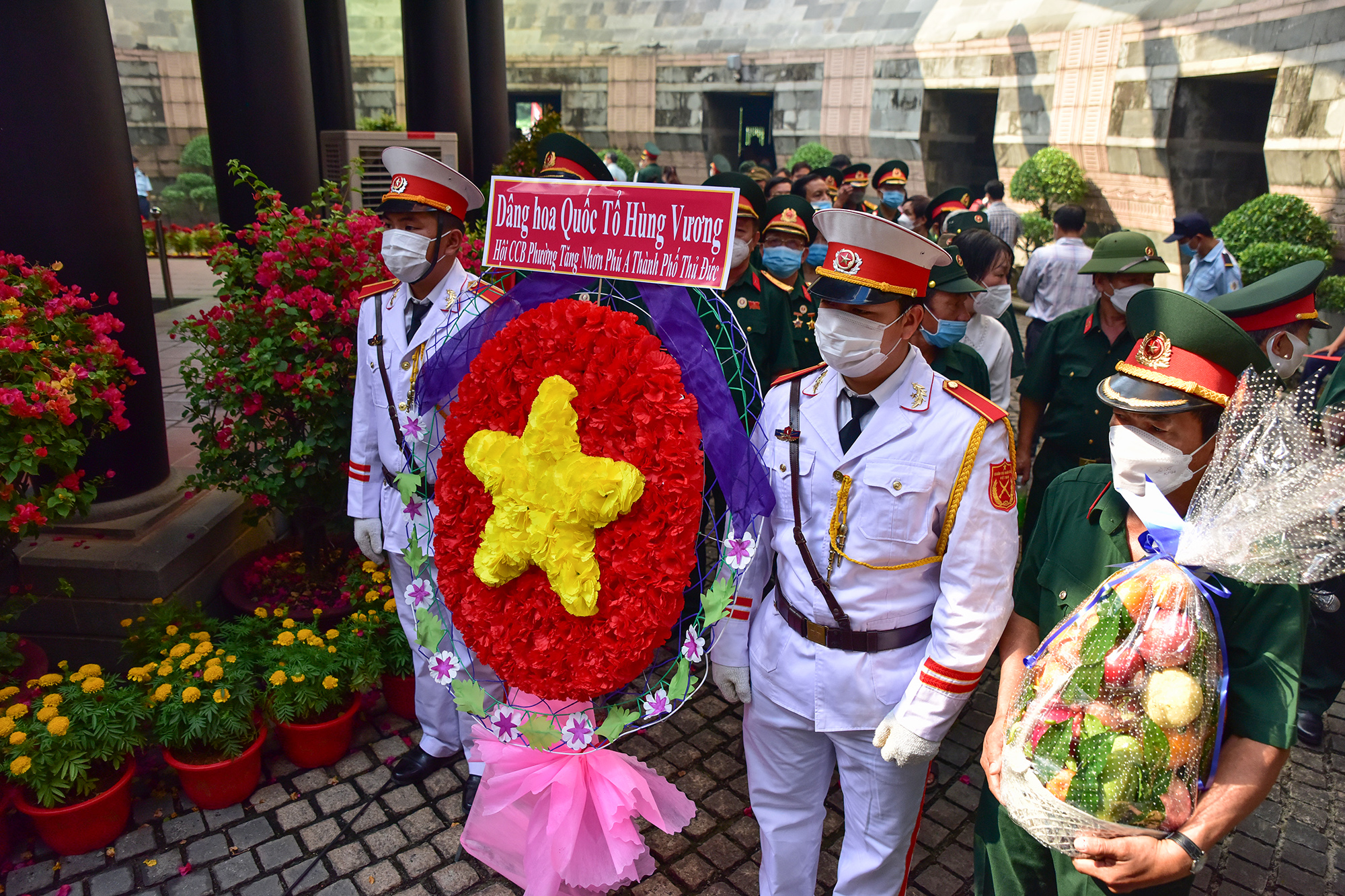 Đoàn Cựu chiến binh phường Tăng Nhơn Phú A, TP Thủ Đức trang trọng dâng hoa, lễ vật cho các vua Hùng