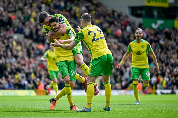 Les-Melou ghi bàn mở tỷ số quan trọng cho Norwich City