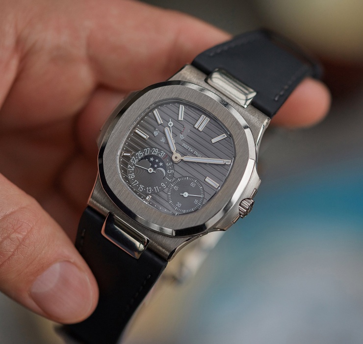 Cụ thể, Matt Liu đã chia sẻ trên trang cá nhân hình ảnh mẫu đồng hồ đến từ Patek Philippe trên cổ tay với dòng trạng thái “Chào mừng em đã về đội của anh”.
