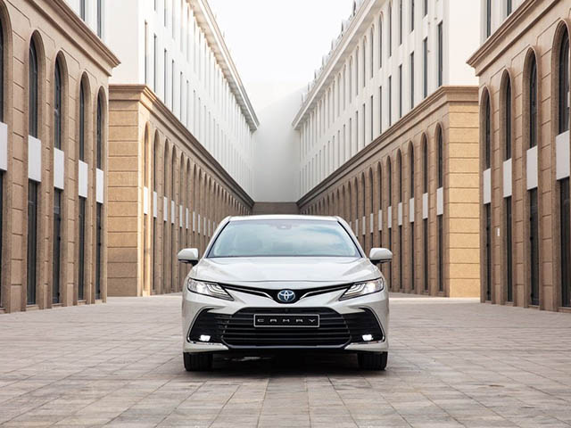 Giá xe Toyota Camry lăn bánh tháng 4/2022