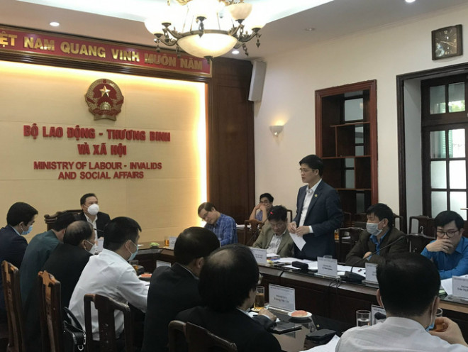 Ông Ngọ Duy Hiểu- Phó chủ tịch Tổng LĐLĐ Việt Nam phát biểu trong phiên họp lần thứ nhất diễn ra chiều 28-3-2022