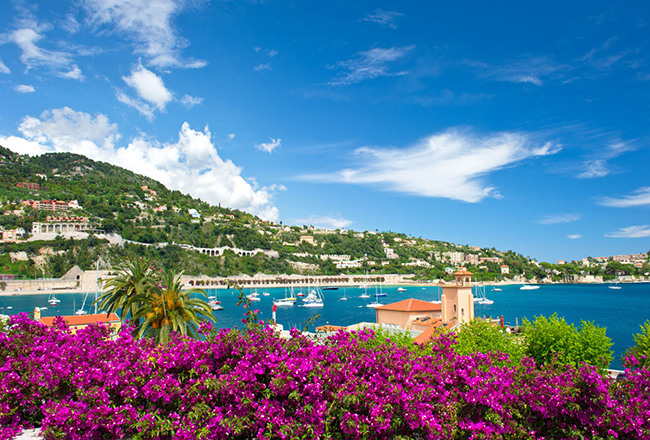 Villefranche-sur-mer, Pháp: Sự quyến rũ của Villefranche có được nhờ khí hậu ôn hòa, môi trường trong lành và cảnh quan hấp dẫn càng làm tăng vẻ đẹp rực rỡ đầy ngoạn mục của thảm thực vật ấn tượng ở nơi đây.&nbsp;
