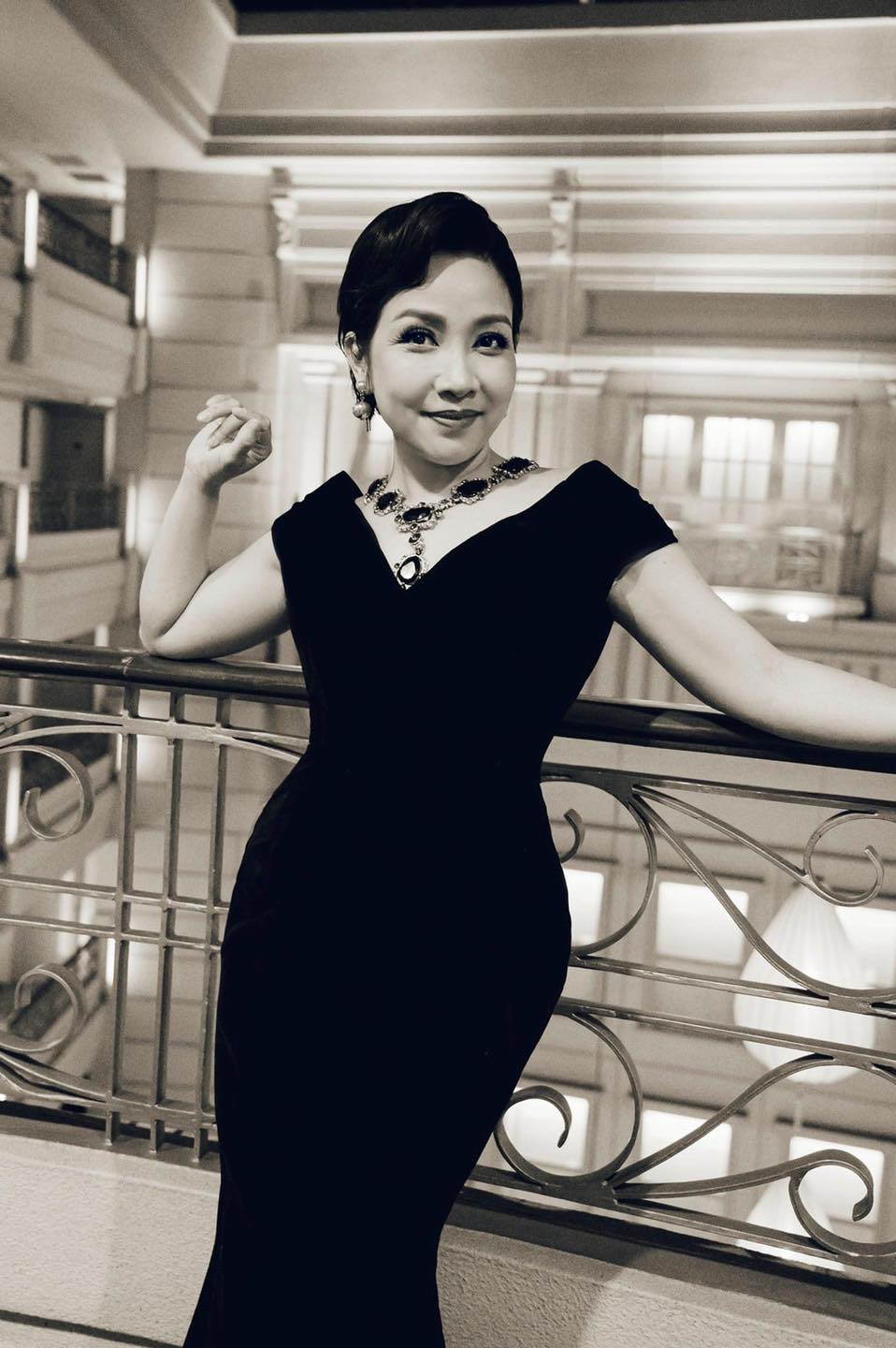 Singer My Linh U50 still has the body " waist-strap & #34;  make many people admire - 3