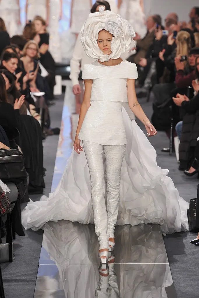 Những chiếc váy cưới biểu tượng nhất của Chanel - 1