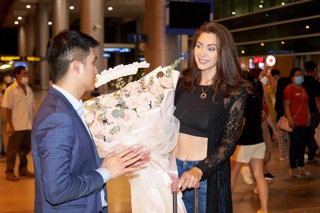 Ngắm nhan sắc tuổi 40 trẻ trung, xinh đẹp khó tin của Hoa hậu Hoàn vũ Natalie Glebova - 4