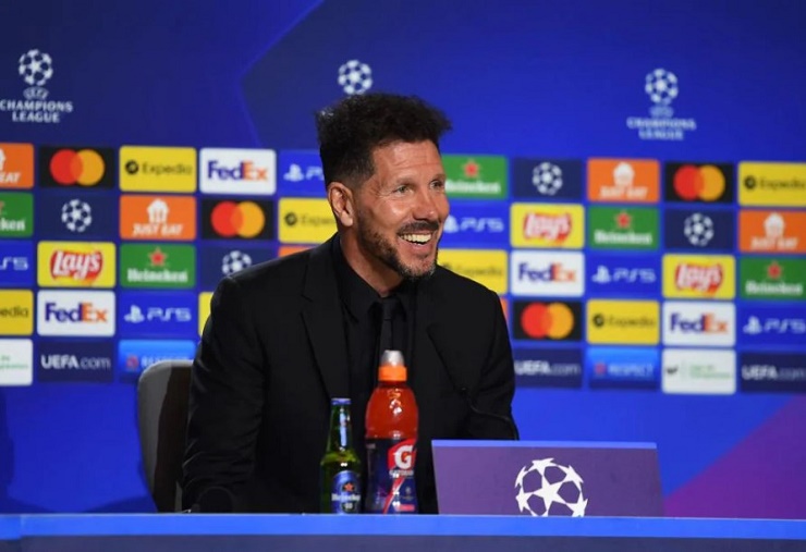 HLV Simeone bảo vệ lối chơi của Atletico