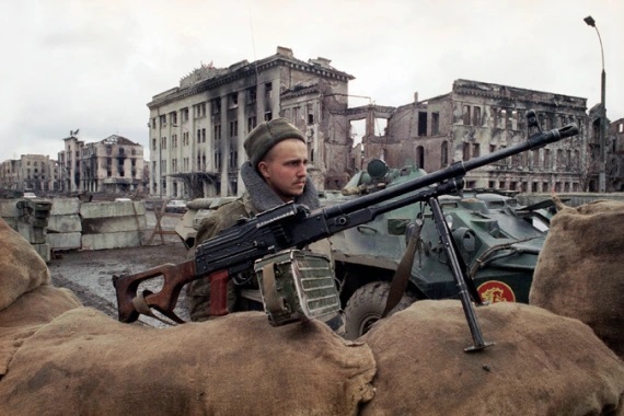 Binh sĩ Nga ở Chechnya tháng 12/1994. Ảnh: AP