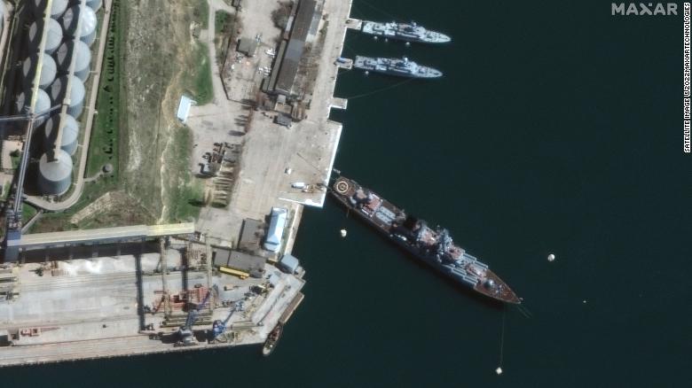 Tuần dương hạm Moskva neo tại quân cảng Sevastopol, Crimea vào ngày 7.4.2022.