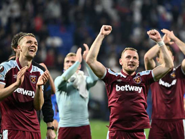 Tứ anh hào vào bán kết Europa League: Barca bị loại, West Ham sáng cửa đoạt vé C1