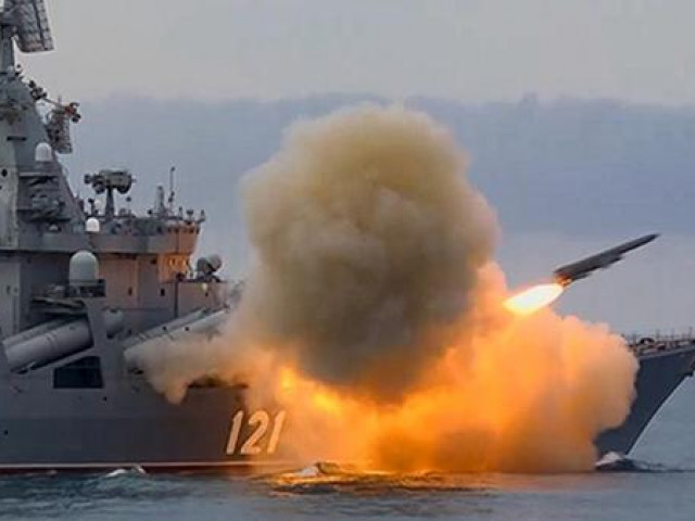 Soái hạm Moscow vừa chìm - con tàu ”nặng duyên nợ” Nga - Ukraine