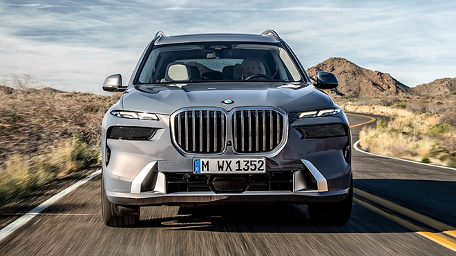 New generation BMW X7 revealed completely changed - 5