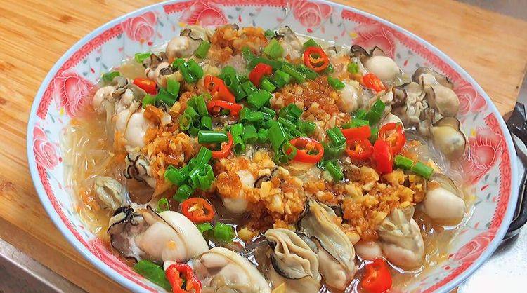 How to make delicious and nutritious garlic stir-fried oysters at home - 5