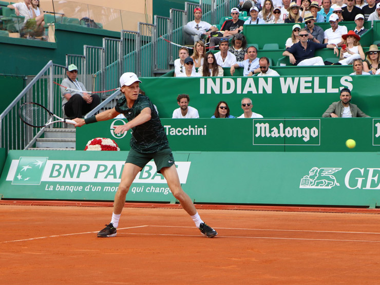 Jannik Sinner bỏ nhỏ đầy ngẫu hứng khiến các fan liên tưởng đến hình ảnh Roger Federer&nbsp;