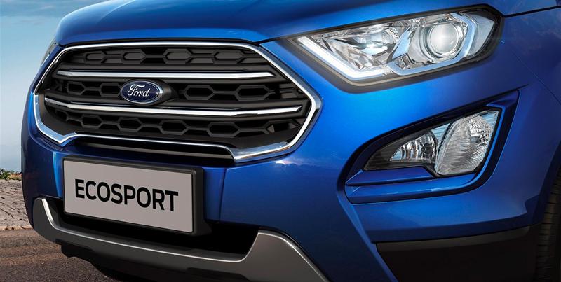 Mặt calang hình bát giác ngược rộng hơn với hai thanh ngang cỡ lớn ôm trọn logo Ford