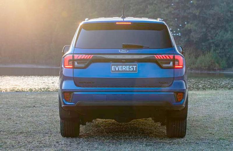 Ford Everest car price updated at the end of April 2022, quick assessment, actual photos - 6