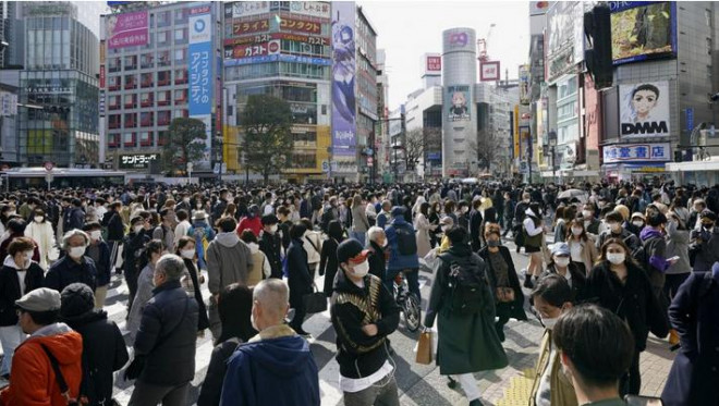 Dân số Nhật Bản giảm mạnh một phần do các biện pháp phòng dịch Covid-19. Ảnh: KYODO