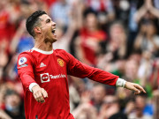 Bóng đá - Ronaldo lập siêu phẩm ghi hat-trick: MU sống lại hy vọng đua Top 4