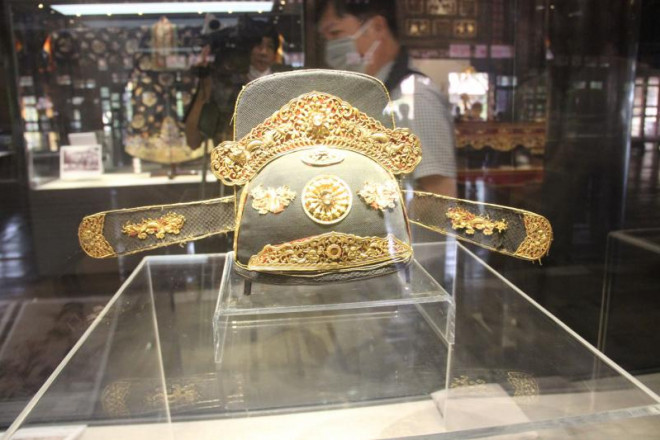 Two Nguyen Dynasty antiques worth tens of billions of dong on display in Hue - 5