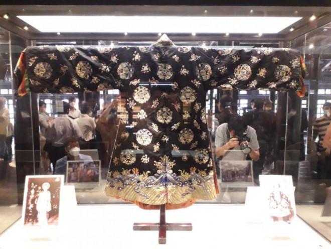 Two Nguyen Dynasty antiques worth tens of billions of dong on display in Hue - 10