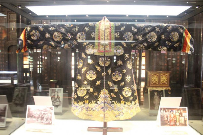 Two Nguyen Dynasty antiques worth tens of billions of dong on display in Hue - 9